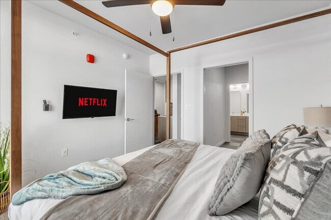 Building Photo - 5100 W Park Ave