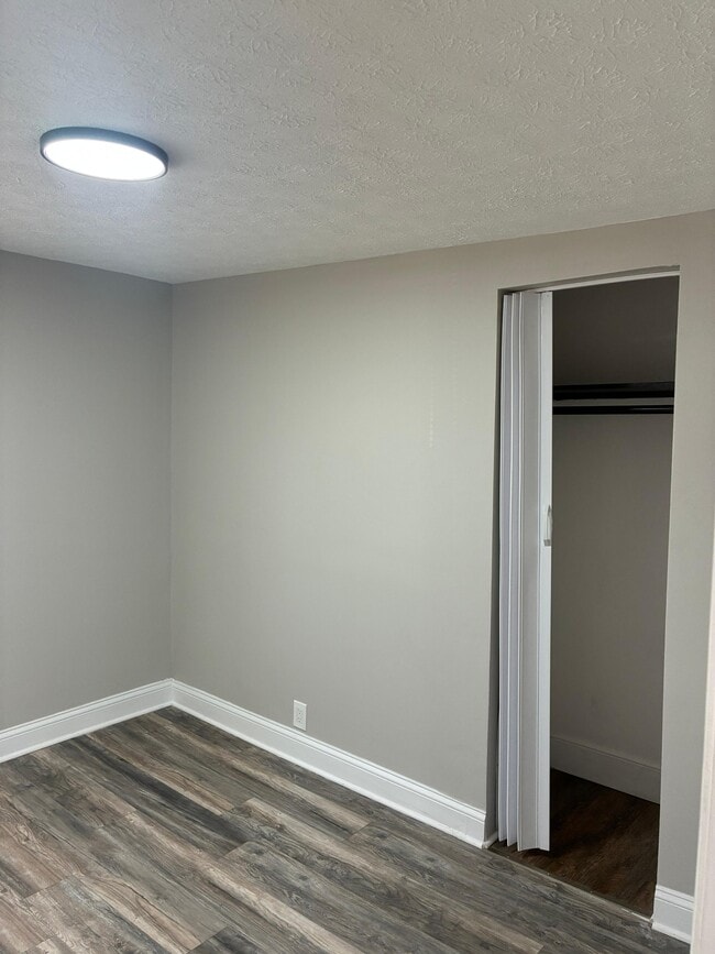 Building Photo - 2721 Woodbridge Ave