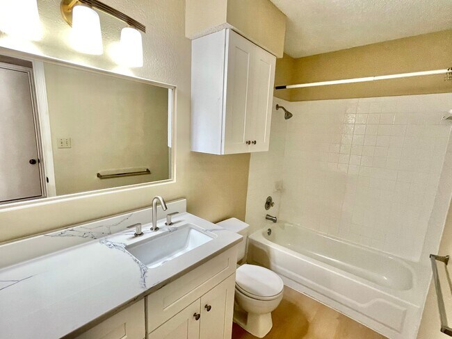 Building Photo - House For Lease in Milwood