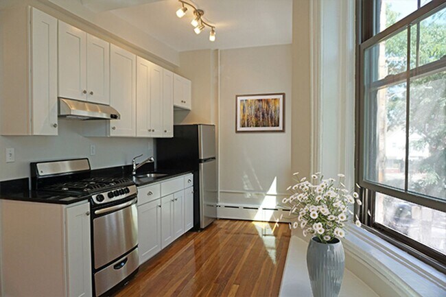 Building Photo - Beautiful Apartment in Cambridge