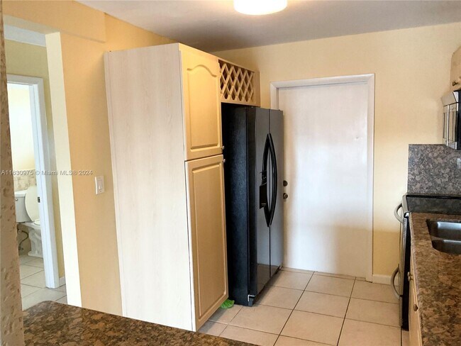 Building Photo - 8611 SW 137th Ave