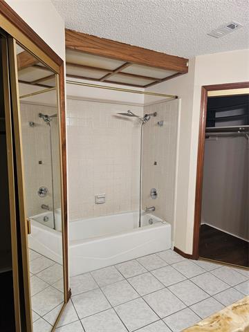 Building Photo - 812 Rush Creek Dr