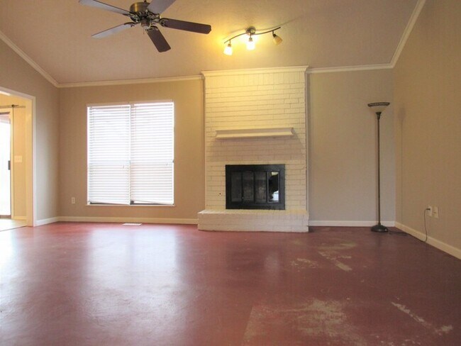Building Photo - 10340 Exter Ave