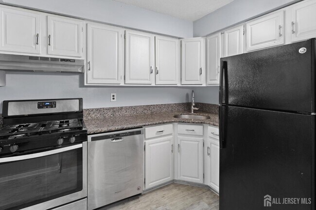 Building Photo - 3 Foxtail Ln