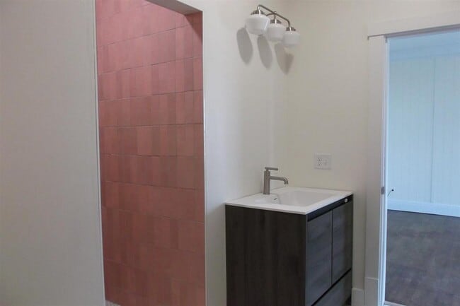 Building Photo - 50 Bank St