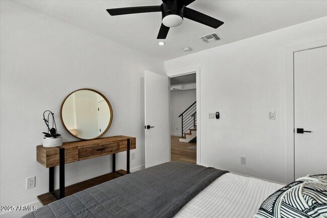 Building Photo - 220 W Monterosa St