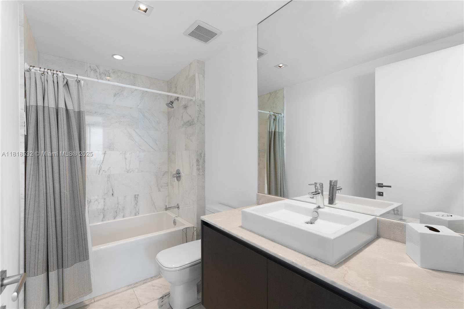 Building Photo - 1451 Brickell Ave