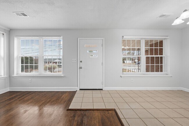 Building Photo - 4620 Golf Park Dr