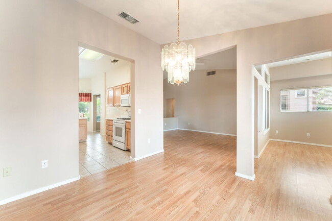Building Photo - Sun City Summerlin 2 bedroom and 2 bathroom in a  55 and older Neighborhood