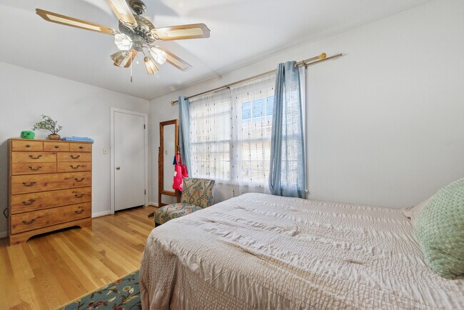 Building Photo - 205 Orkney Pl