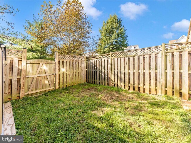 Building Photo - 2103 Paxton Terrace