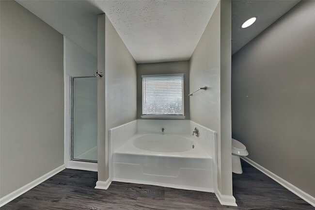 Building Photo - 2211 Pincher Creek Dr