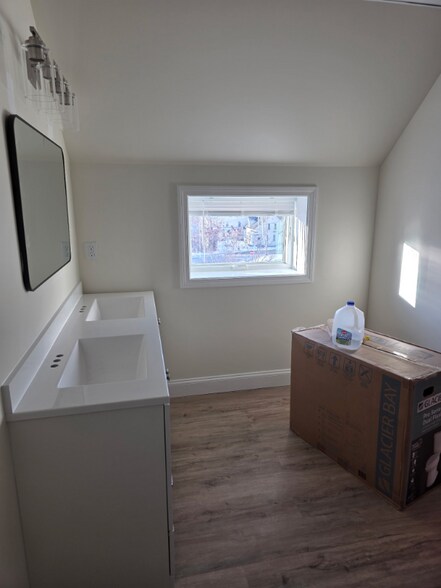 Building Photo - 19 Hill Ave