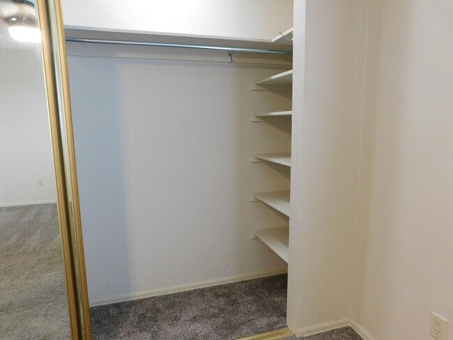 Building Photo - Vintage 70's Unit Available