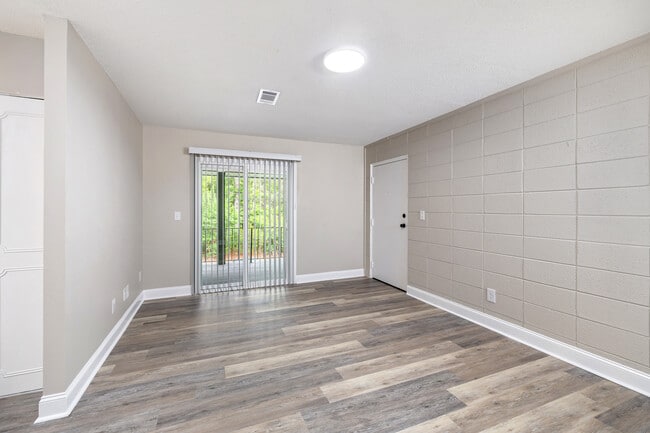 Classic Style - Living Room - Swan Lake Apartments
