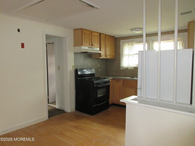 Building Photo - 319 13th Ave