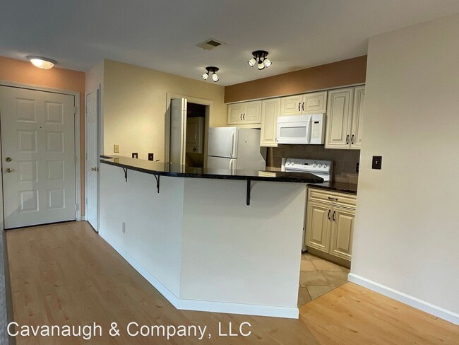 Building Photo - 2 br, 1 bath House - 15 Forest Glen  Unit #11