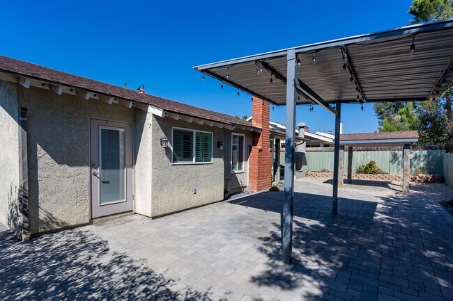 Building Photo - Renovated Home in Tierrasanta