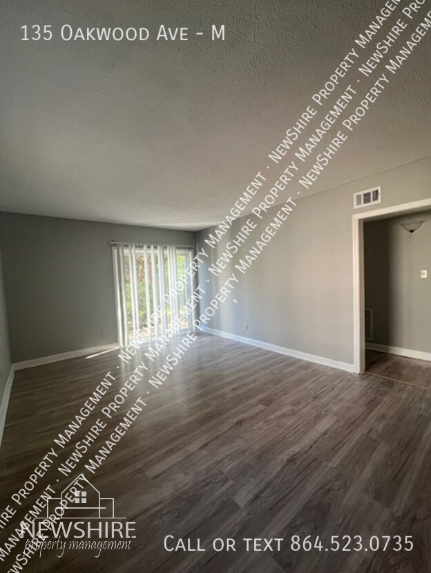 Building Photo - 135 Oakwood Ave