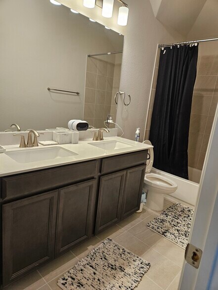 Private double sink - 3505 Chapman Cir