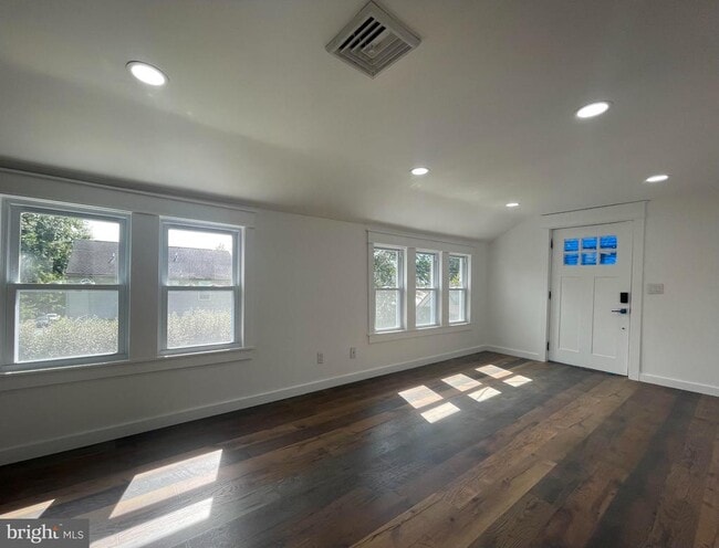 Building Photo - 250 Lenni Rd