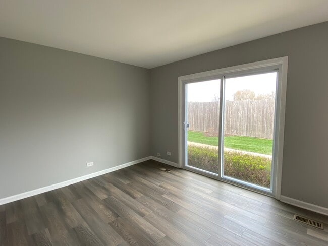 Building Photo - 623 Robin Ct