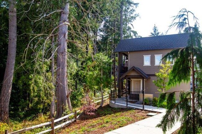 Building Photo - 1 bedroom Townhome with attached garage