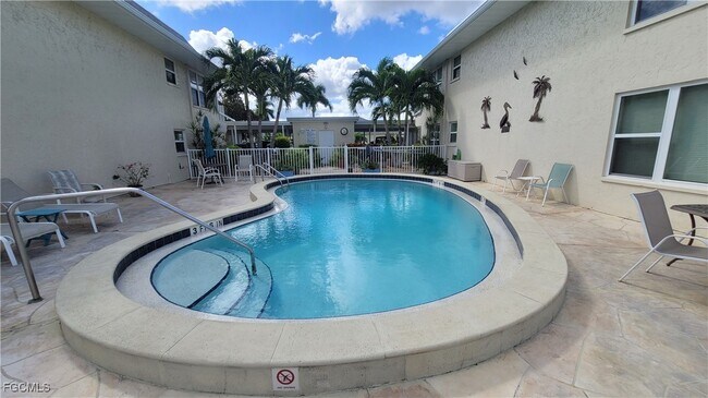 Building Photo - 1827 SE 41st St