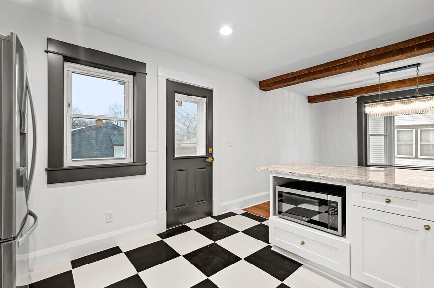 Building Photo - 3127 33rd Ave S