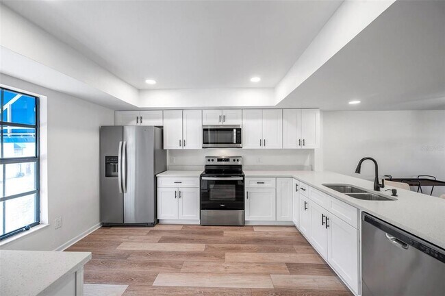 Building Photo - 745 Pinellas Bayway S