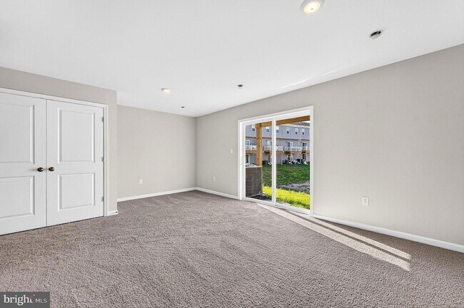 Building Photo - 157 Essex Dr