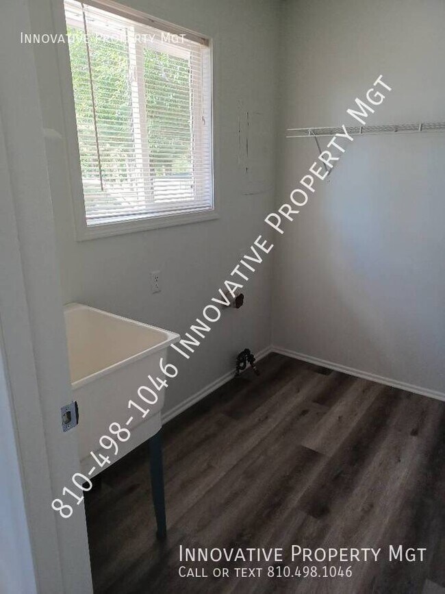 Building Photo - 3065 W Lake Rd
