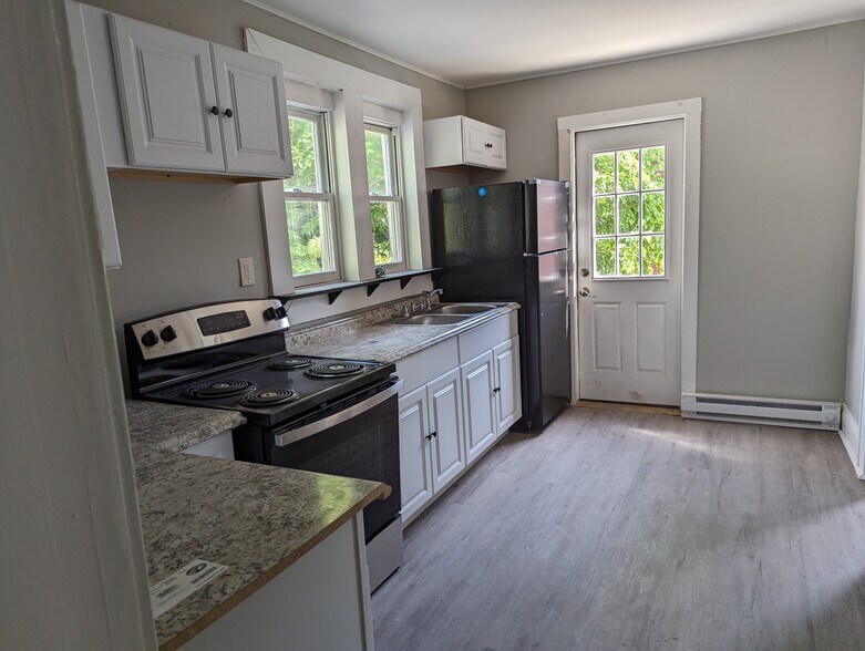 Building Photo - 66 Broad St