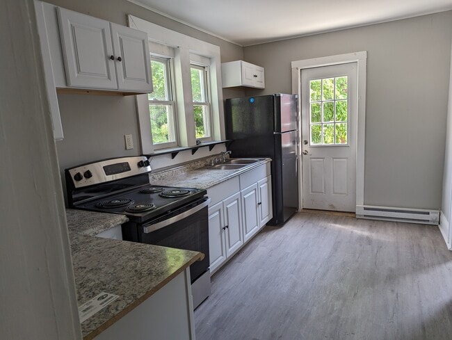 Building Photo - 66 Broad St