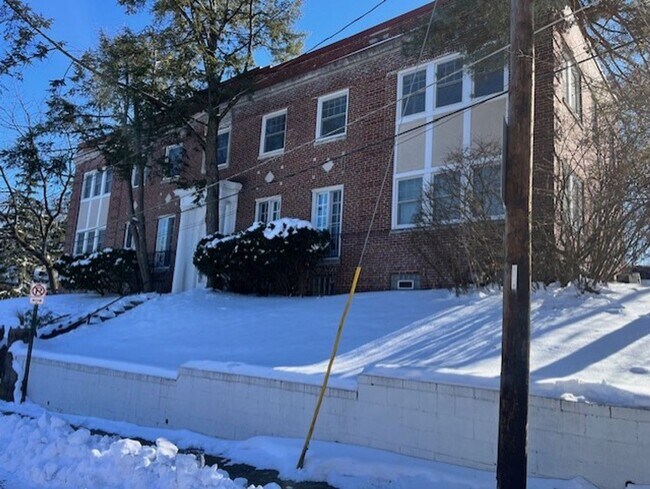 Building Photo - 361 Cliffside Dr