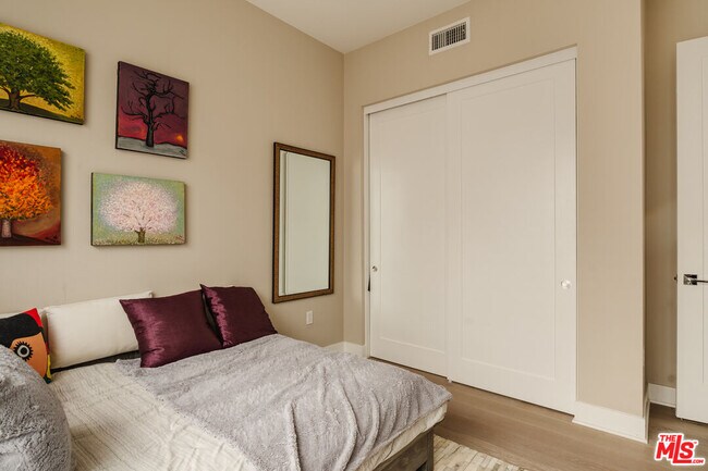 Building Photo - 12765 Bluff Creek Dr