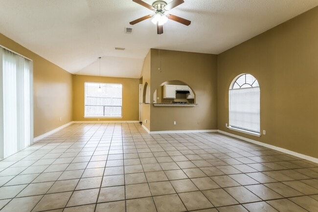 Building Photo - 2215 Hazyknoll Ln