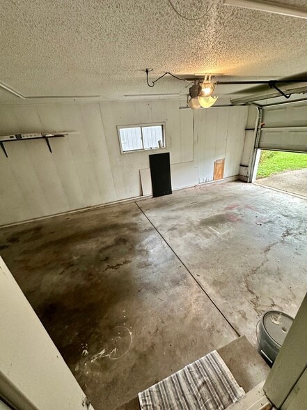 Building Photo - 717 Hillcrest Ave