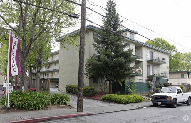 Building Photo - The East Hills