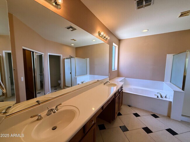 Building Photo - 6687 S Wilson Dr