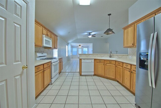 Building Photo - 120 Greenside Ln