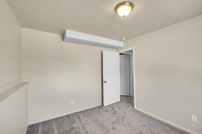 Building Photo - $2,395.00 - 4 Beds 2 Baths, Single Family ...
