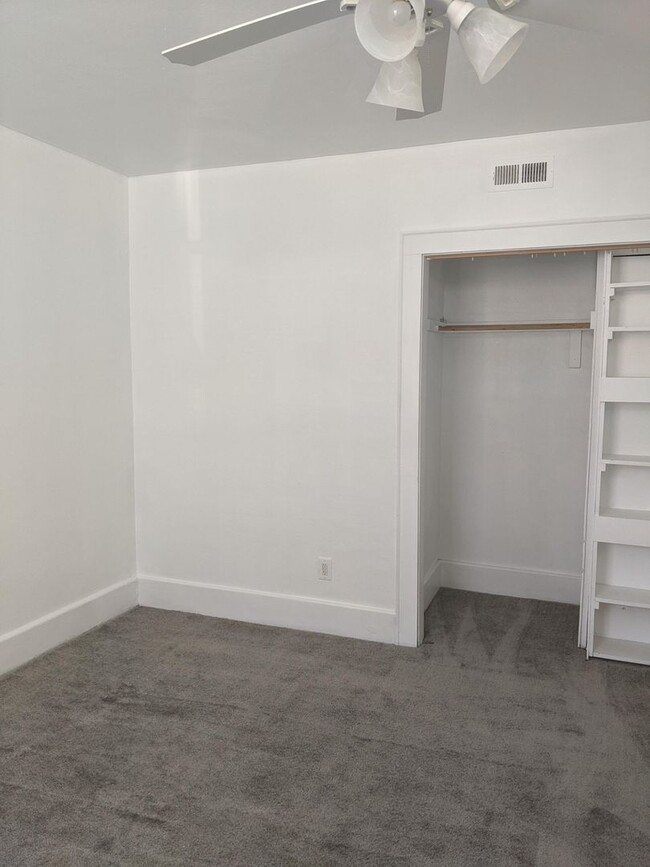 Building Photo - MOVE IN READY Apartment in the Heart of No...