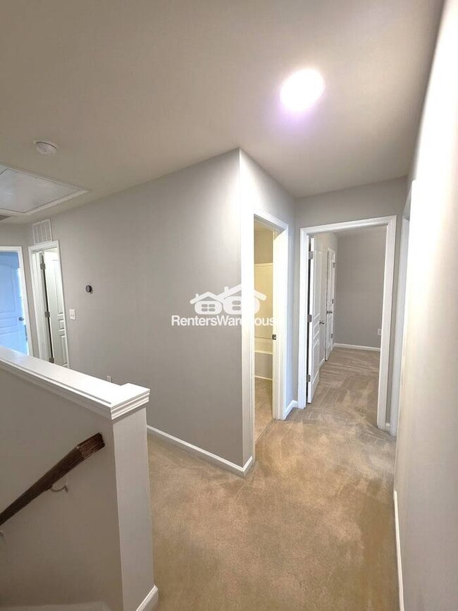 Building Photo - Beautiful 3-bedroom townhome in North Rale...