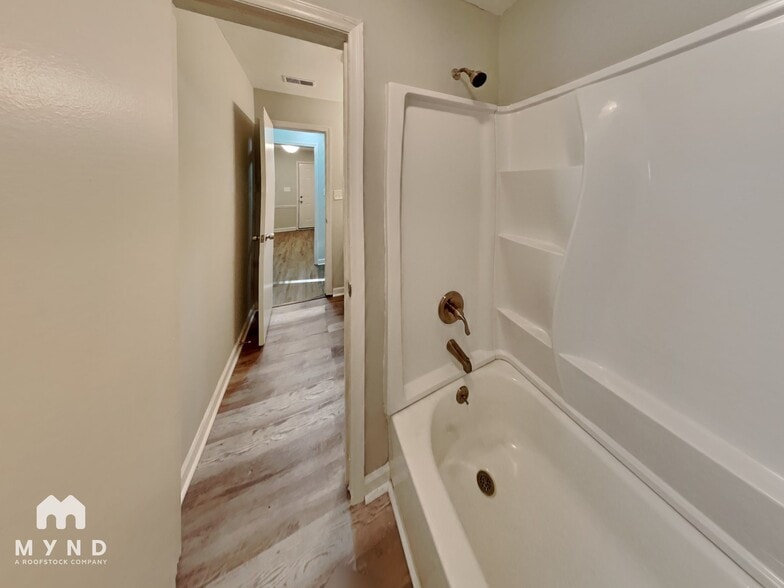 Building Photo - 6513 Old Meadow Rd