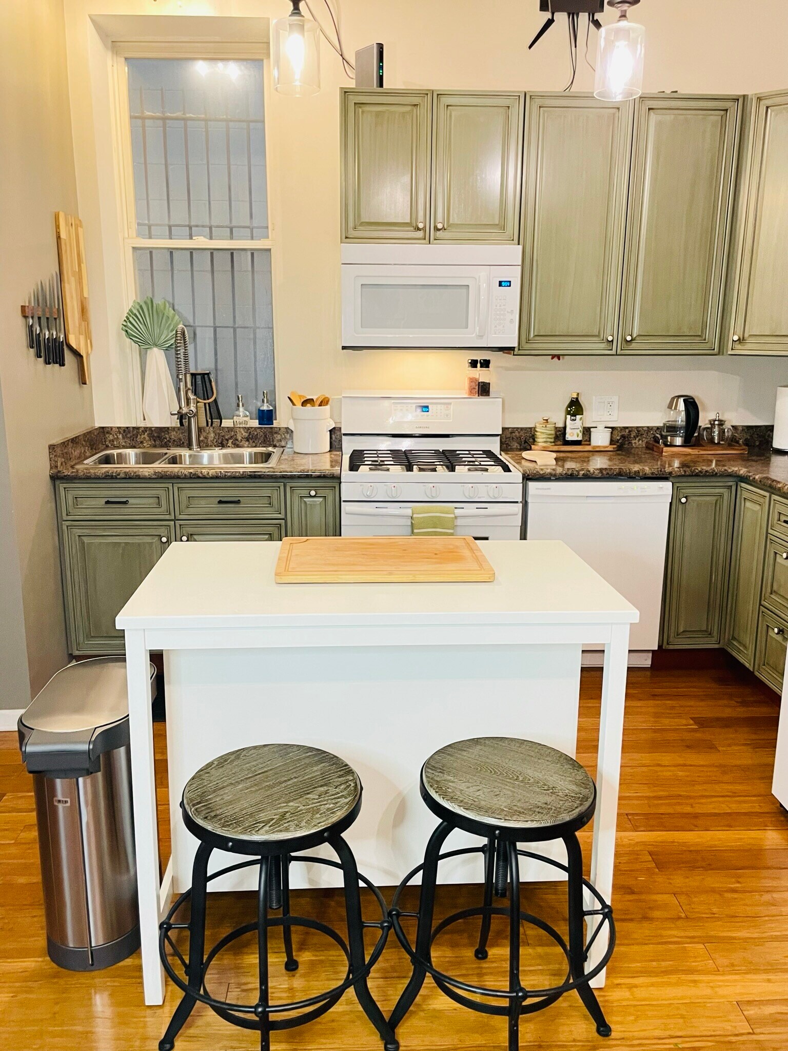 Kitchen - 2251 W North Ave