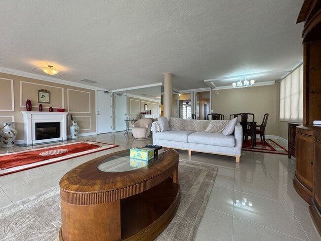 Building Photo - Spacious 2 Bed/2 Bath/2 Lanai Furnished Penthouse Unit at Kaiolu Sunrise