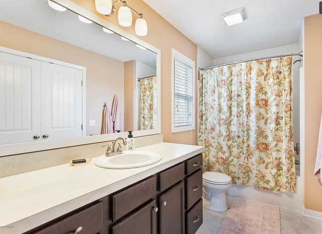 Building Photo - Welcome Home –  5 Bed in Timberline Acres