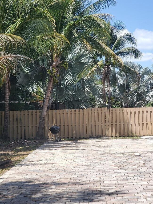 Building Photo - 16356 Okeechobee Blvd