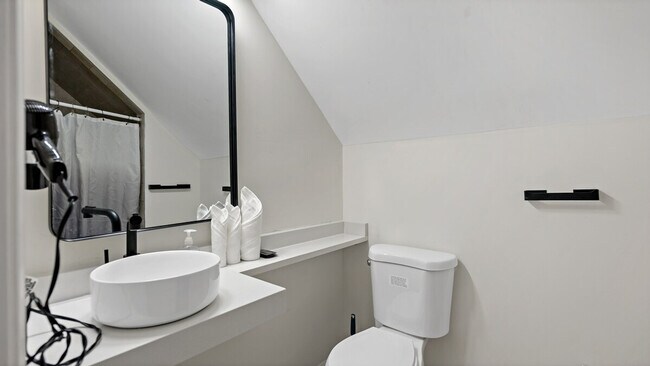 Building Photo - 5545 Davey St